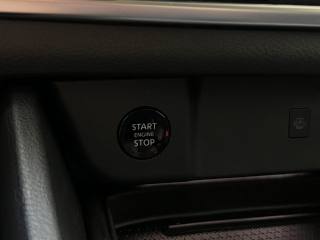 NISSAN Qashqai usata, con Fari LED