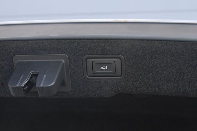 AUDI A8 usata, con Fari bi-xeno