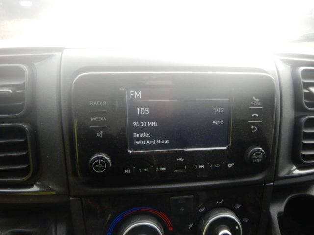 PEUGEOT Boxer usata, con Autoradio