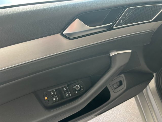 VOLKSWAGEN Passat Variant usata, con Frenata d