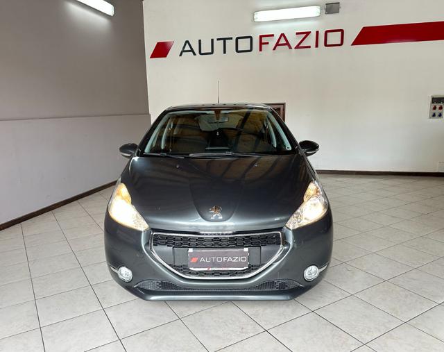 PEUGEOT 208 usata, con Sedile posteriore sdoppiato