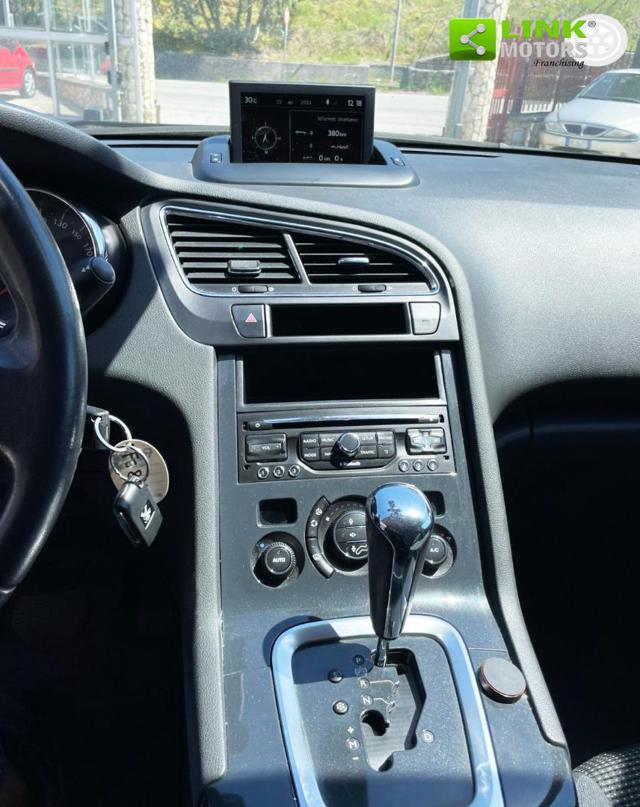 PEUGEOT 5008 usata, con Airbag