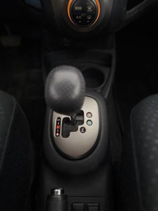 TOYOTA Yaris usata 16