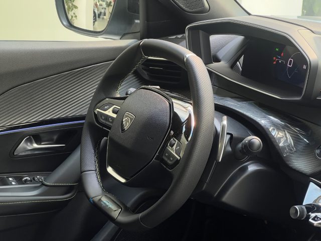 PEUGEOT 2008 usata, con Volante in pelle