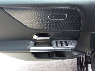 MERCEDES-BENZ B 180 usata, con Fari LED