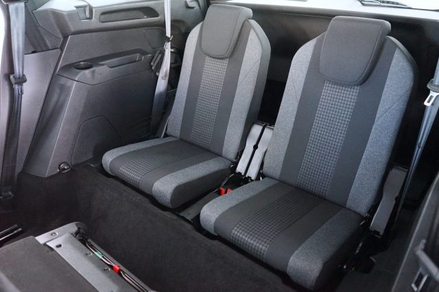 PEUGEOT 5008 usata, con Cerchi in lega