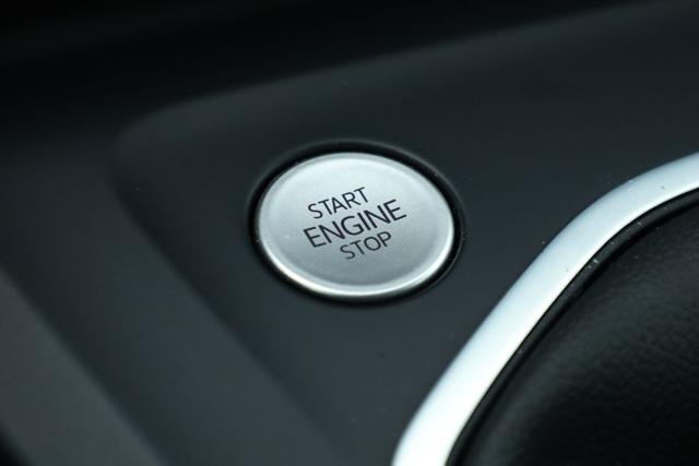 VOLKSWAGEN Golf usata, con Controllo elettronico della corsia