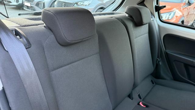 VOLKSWAGEN up! usata, con USB