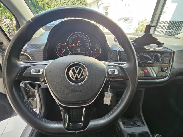 VOLKSWAGEN up! usata, con MP3