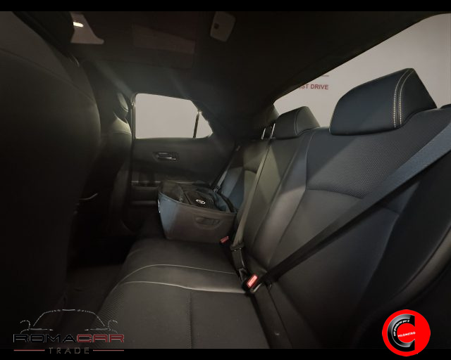 TOYOTA C-HR usata, con Autoradio digitale