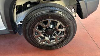 SUZUKI Jimny usata, con Bluetooth