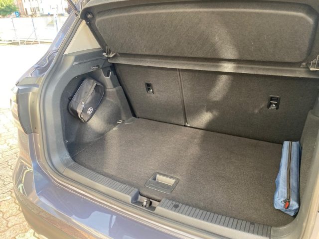 VOLKSWAGEN T-Cross usata, con Autoradio