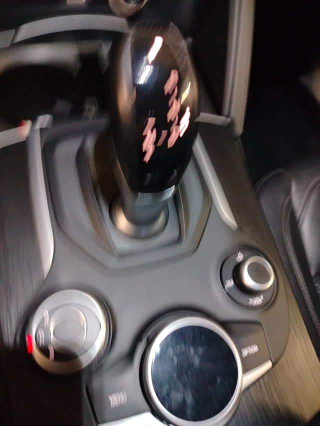 ALFA ROMEO Stelvio usata, con Autoradio digitale