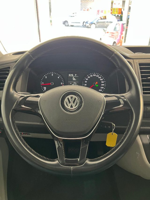 VOLKSWAGEN Caravelle usata, con Lettore CD