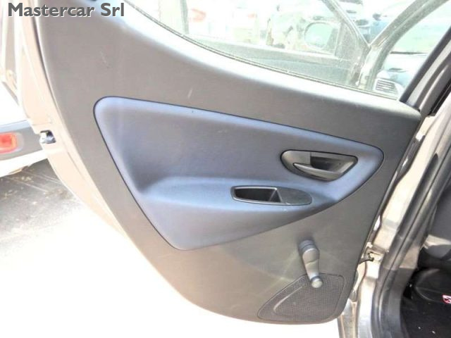 LANCIA Ypsilon usata, con Fendinebbia