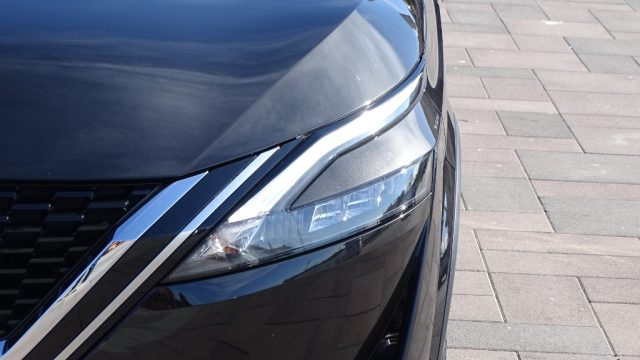 NISSAN Qashqai usata, con Fari LED