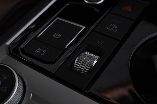VOLKSWAGEN Touareg usata, con Servosterzo