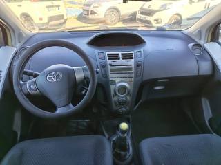 TOYOTA Yaris usata 9