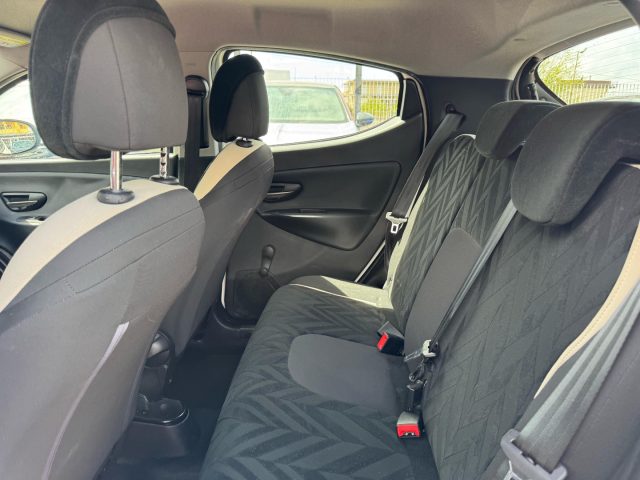 LANCIA Ypsilon usata, con Fendinebbia