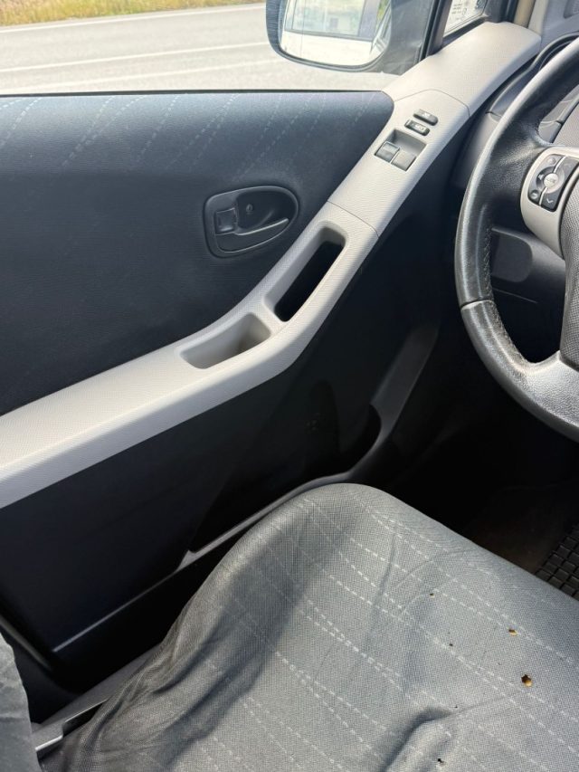TOYOTA Yaris usata 16