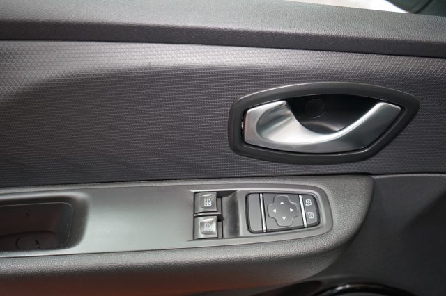 RENAULT Clio usata, con Bluetooth