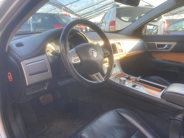 JAGUAR XF usata, con Autoradio