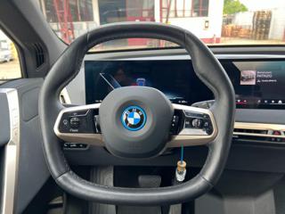 BMW iX usata, con Hill holder