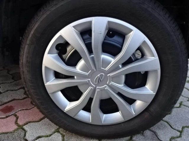 MAHINDRA KUV100 usata, con Volante in pelle