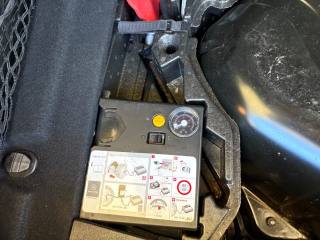 MERCEDES-BENZ E 200 usata, con Frenata d