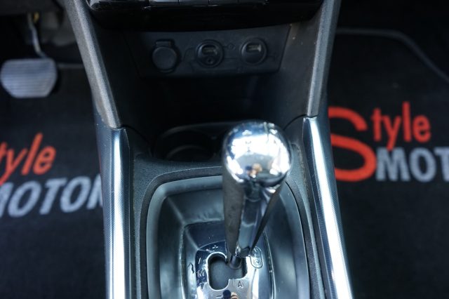 PEUGEOT 2008 usata, con Specchietti laterali elettrici