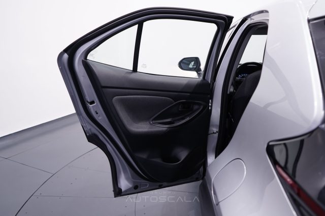 TOYOTA Yaris Cross usata, con Bracciolo