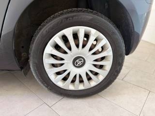 TOYOTA Yaris usata 3