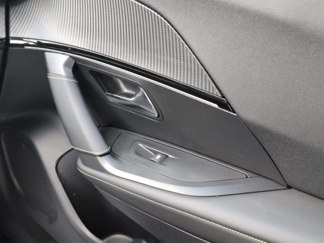 PEUGEOT 2008 usata, con Specchietti laterali elettrici