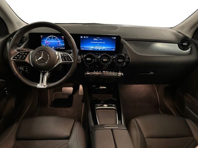 MERCEDES-BENZ GLA 180 usata, con Controllo automatico clima