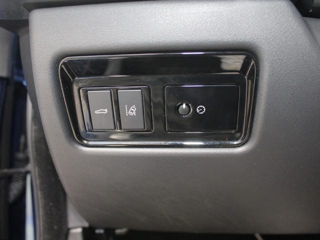 JAGUAR XE usata, con Touch screen