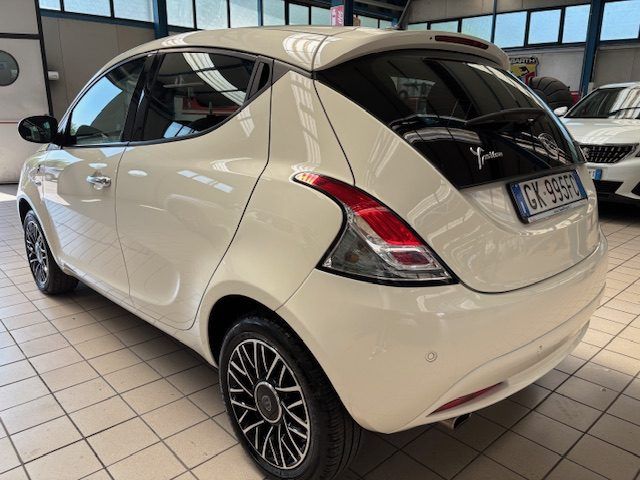 LANCIA Ypsilon usata, con Autoradio