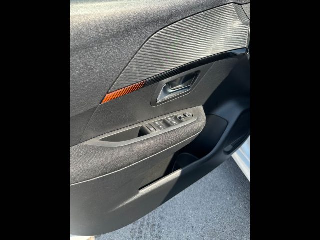 PEUGEOT 208 usata, con Sedile posteriore sdoppiato