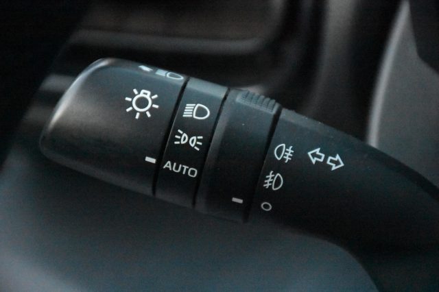 TOYOTA Yaris usata, con Luci diurne LED