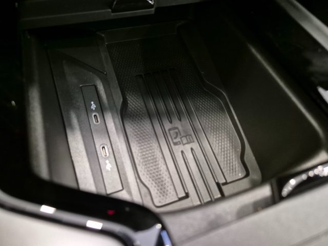 VOLKSWAGEN Passat usata, con Luci diurne LED