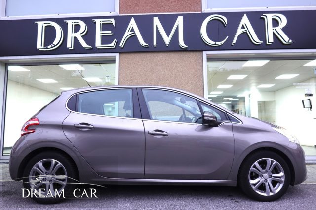 PEUGEOT 208 usata, con Autoradio