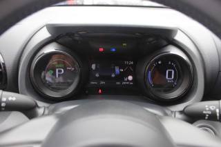 TOYOTA Yaris usata, con Fari LED