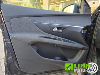 PEUGEOT 3008 usata, con Sensori di parcheggio anteriori