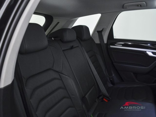 VOLKSWAGEN Touareg usata 10