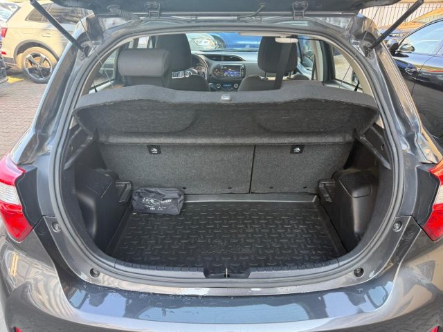 TOYOTA Yaris usata, con Bluetooth