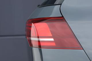 VOLKSWAGEN Golf usata, con Airbag testa