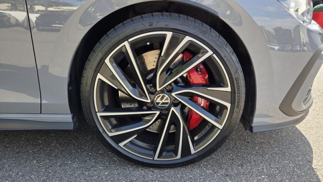 VOLKSWAGEN Golf usata, con Autoradio