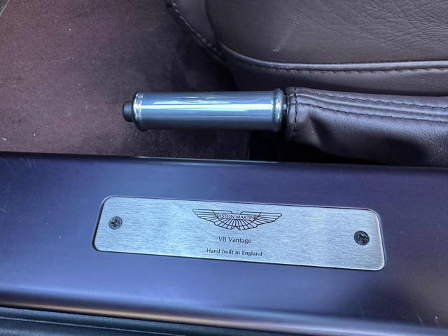 ASTON MARTIN V8 usata, con Servosterzo