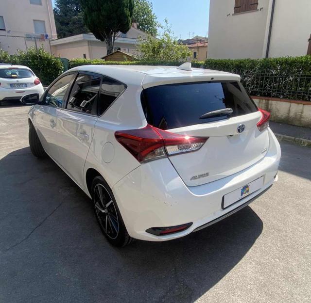 TOYOTA Auris usata 5
