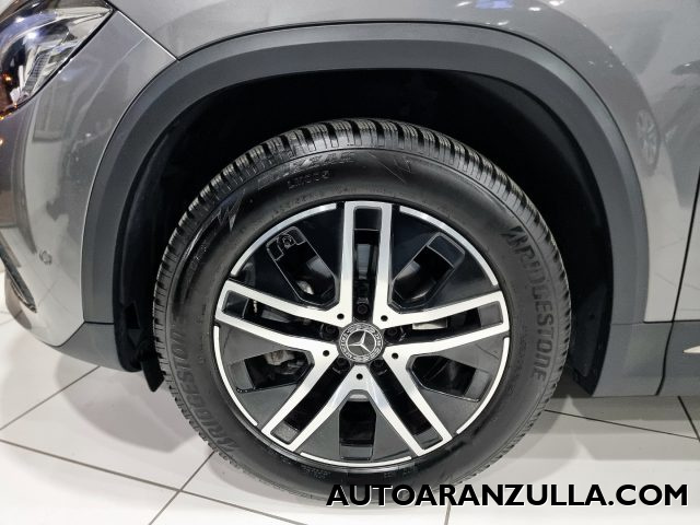 MERCEDES-BENZ GLA 200 usata, con Leve al volante