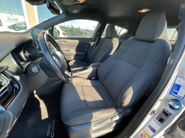 TOYOTA C-HR usata, con Autoradio digitale